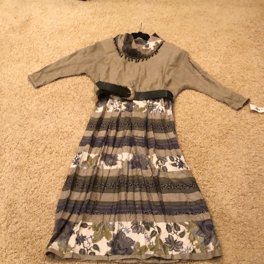 Beautiful vintage dress with cowl neck & beaded fringe! Size 14, NWT, wide belt!